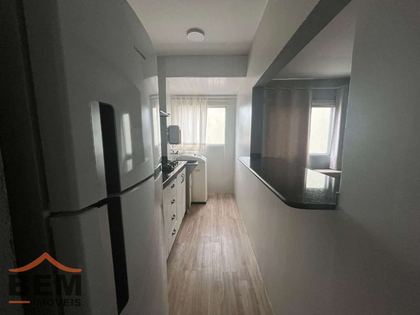 Apartamento para Locação com 1 quarto sendo 1 suíte no bairro Municipios em Balneário Camboriú/SC: 07- COZINHA