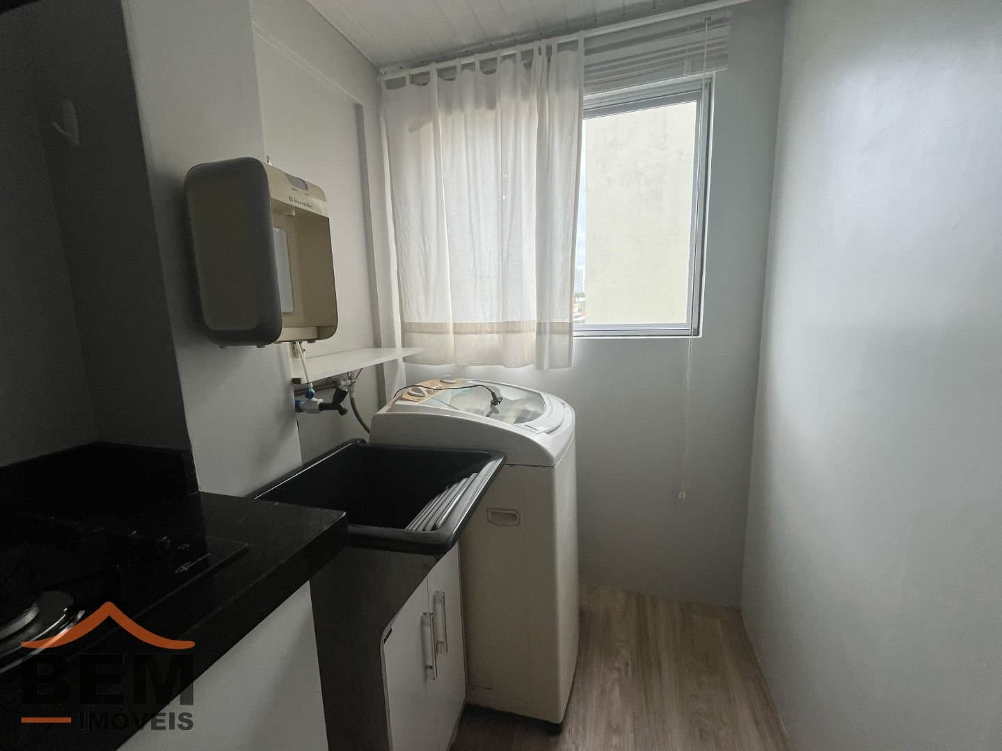 Apartamento para Locação com 1 quarto sendo 1 suíte no bairro Municipios em Balneário Camboriú/SC: 11- LAVANDERIA