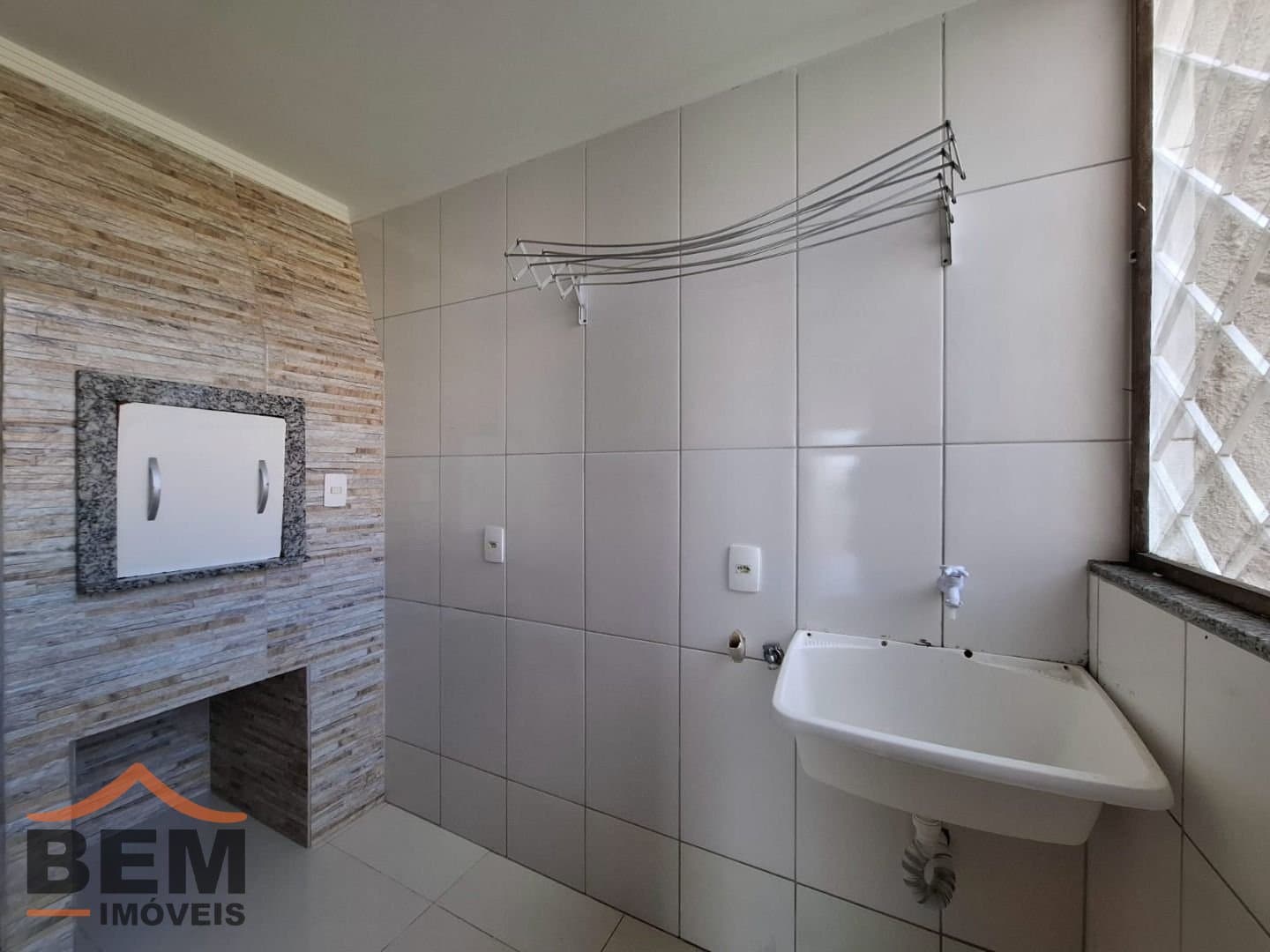 Apartamento para Locação com 2 quartos, 1 vaga no bairro Santa Regina em Camboriú/SC