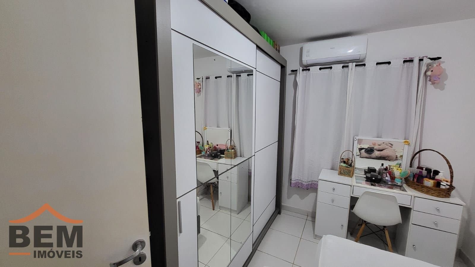 Apartamento para Locação com 2 quartos, 1 vaga no bairro Espinheiros em Itajaí/SC