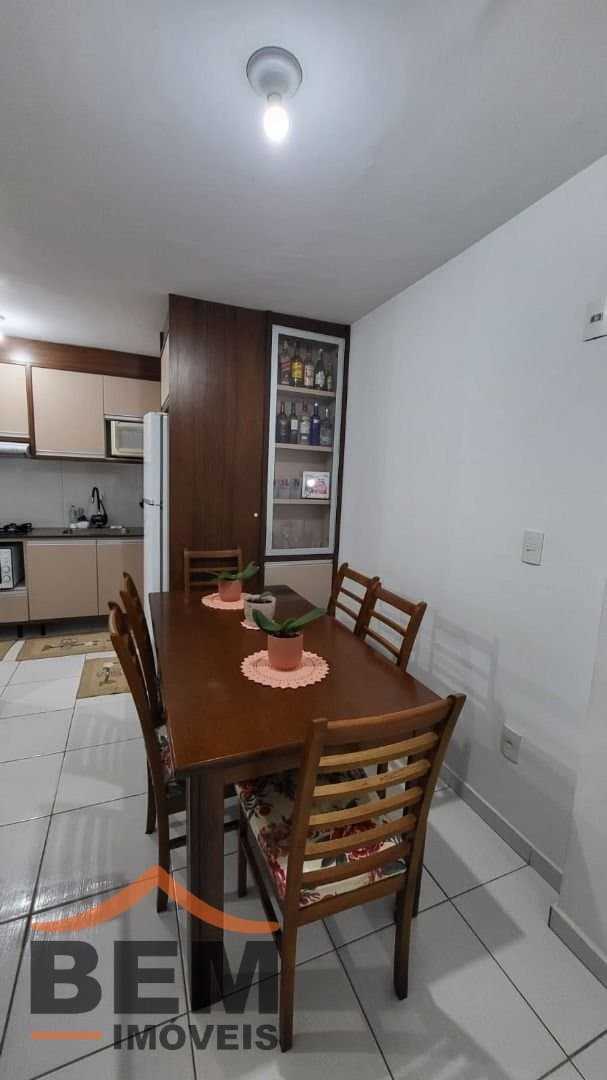 Apartamento para Locação com 2 quartos, 1 vaga no bairro Espinheiros em Itajaí/SC