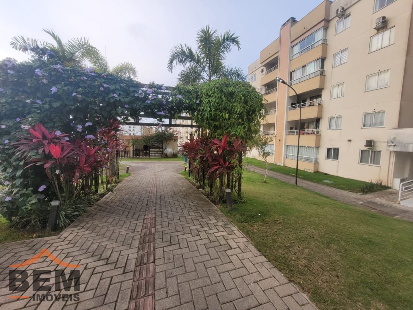 Apartamento para Locação com 2 quartos, 1 vaga no bairro Espinheiros em Itajaí/SC