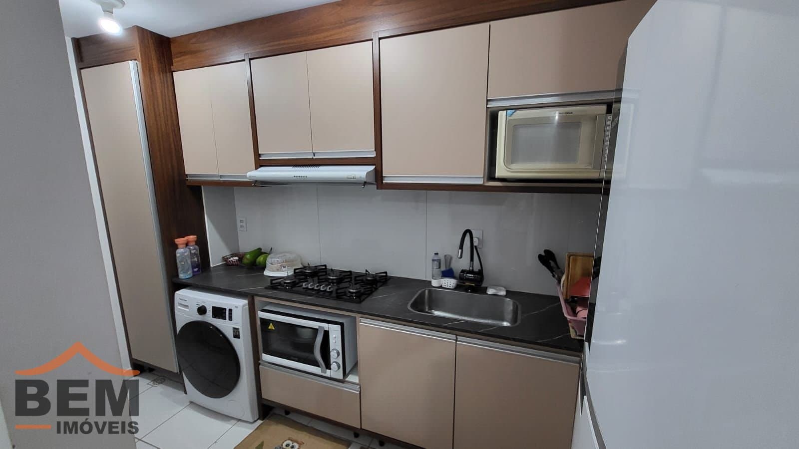 Apartamento para Locação com 2 quartos, 1 vaga no bairro Espinheiros em Itajaí/SC
