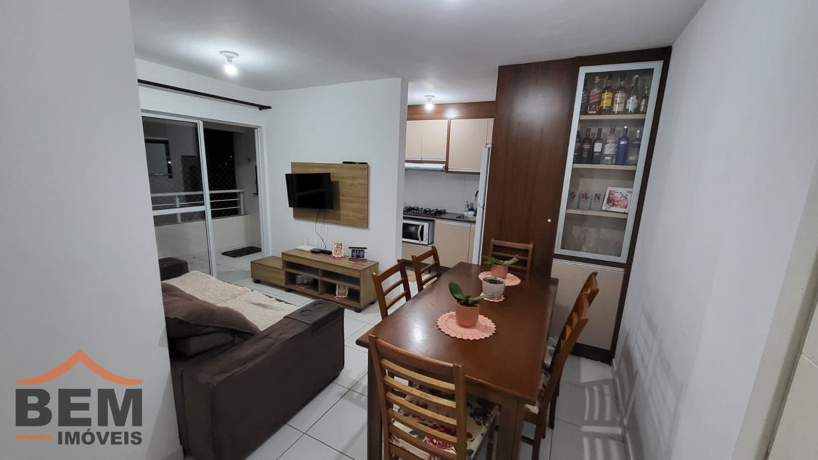 Apartamento para Locação com 2 quartos, 1 vaga no bairro Espinheiros em Itajaí/SC