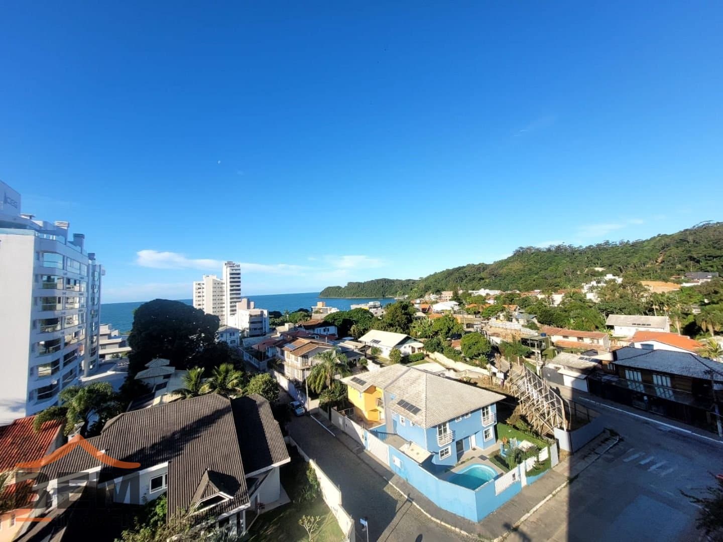 Apartamento para alugar com 3 quartos e 110 m² no bairro Cabeçudas, em Itajaí.