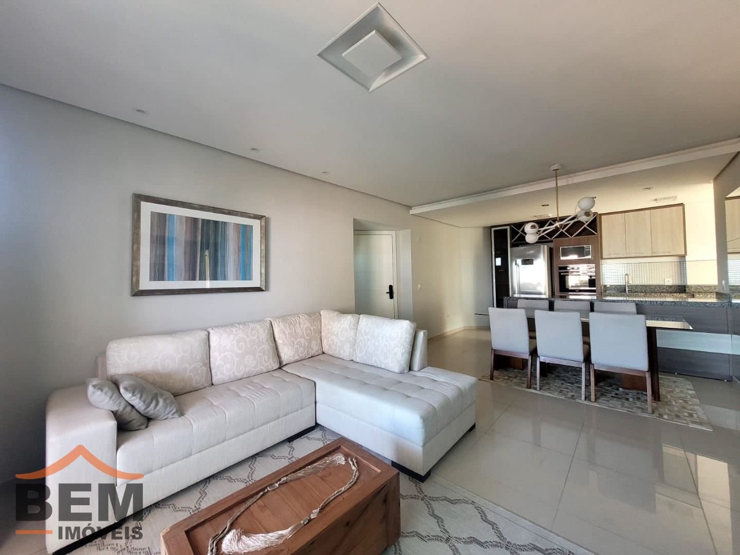 Apartamento para alugar com 3 quartos e 110 m² no bairro Cabeçudas, em Itajaí.