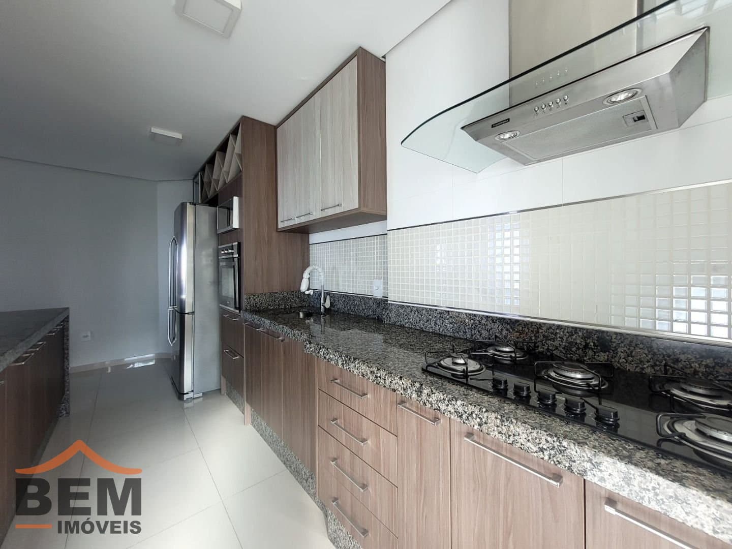 Apartamento para alugar com 3 quartos e 110 m² no bairro Cabeçudas, em Itajaí.