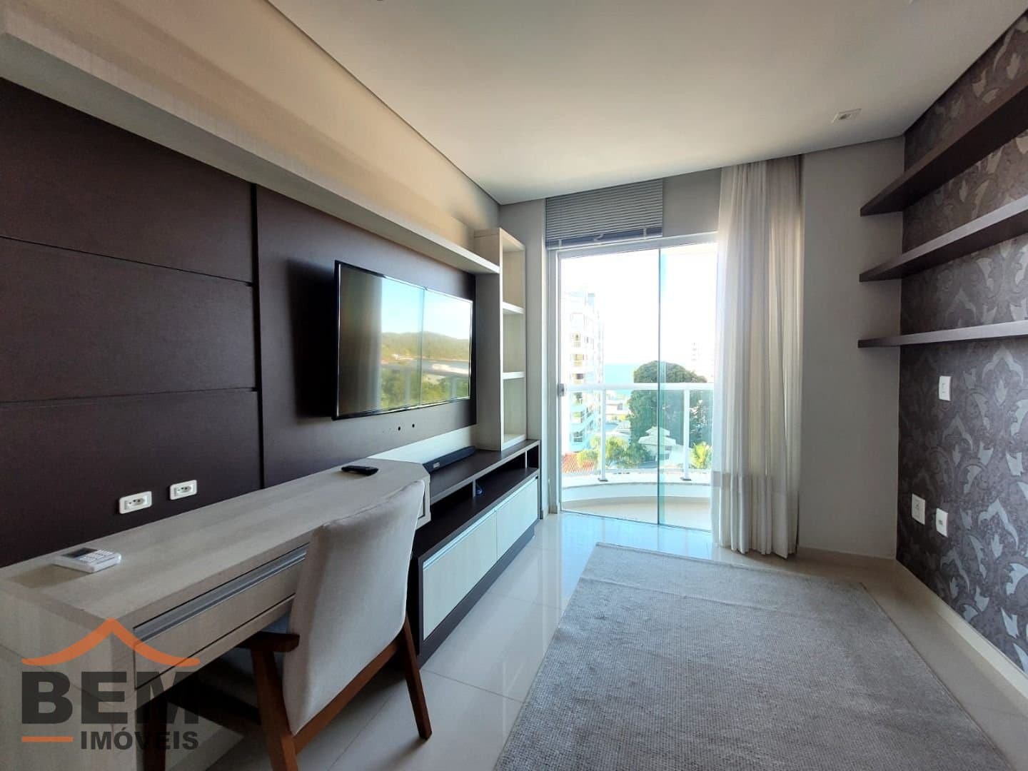 Apartamento para alugar com 3 quartos e 110 m² no bairro Cabeçudas, em Itajaí.