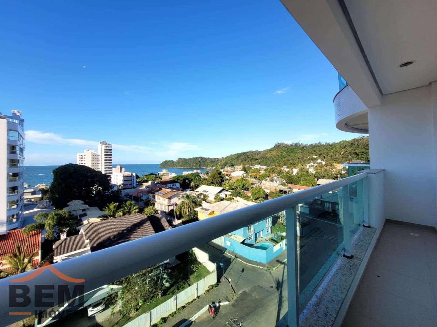 Apartamento para alugar com 3 quartos e 110 m² no bairro Cabeçudas, em Itajaí.