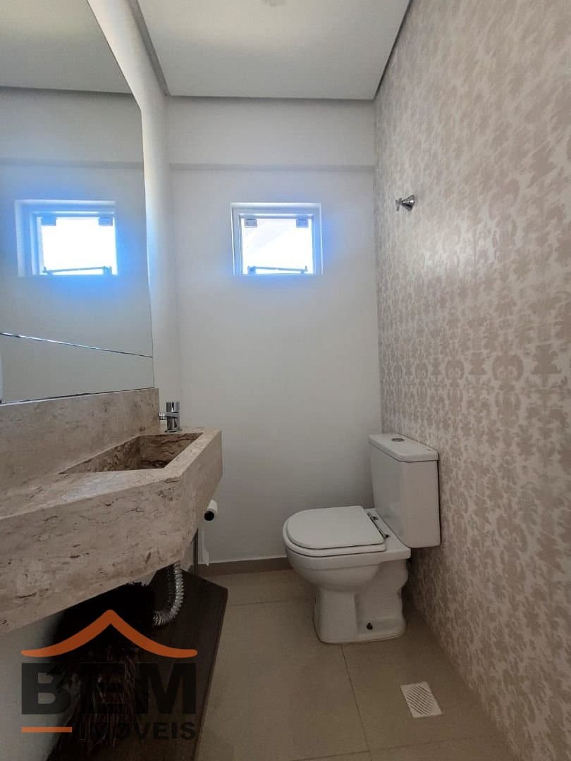 Apartamento para alugar com 3 quartos e 110 m² no bairro Cabeçudas, em Itajaí.