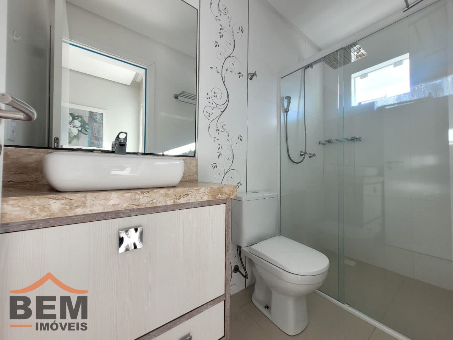Apartamento para alugar com 3 quartos e 110 m² no bairro Cabeçudas, em Itajaí.