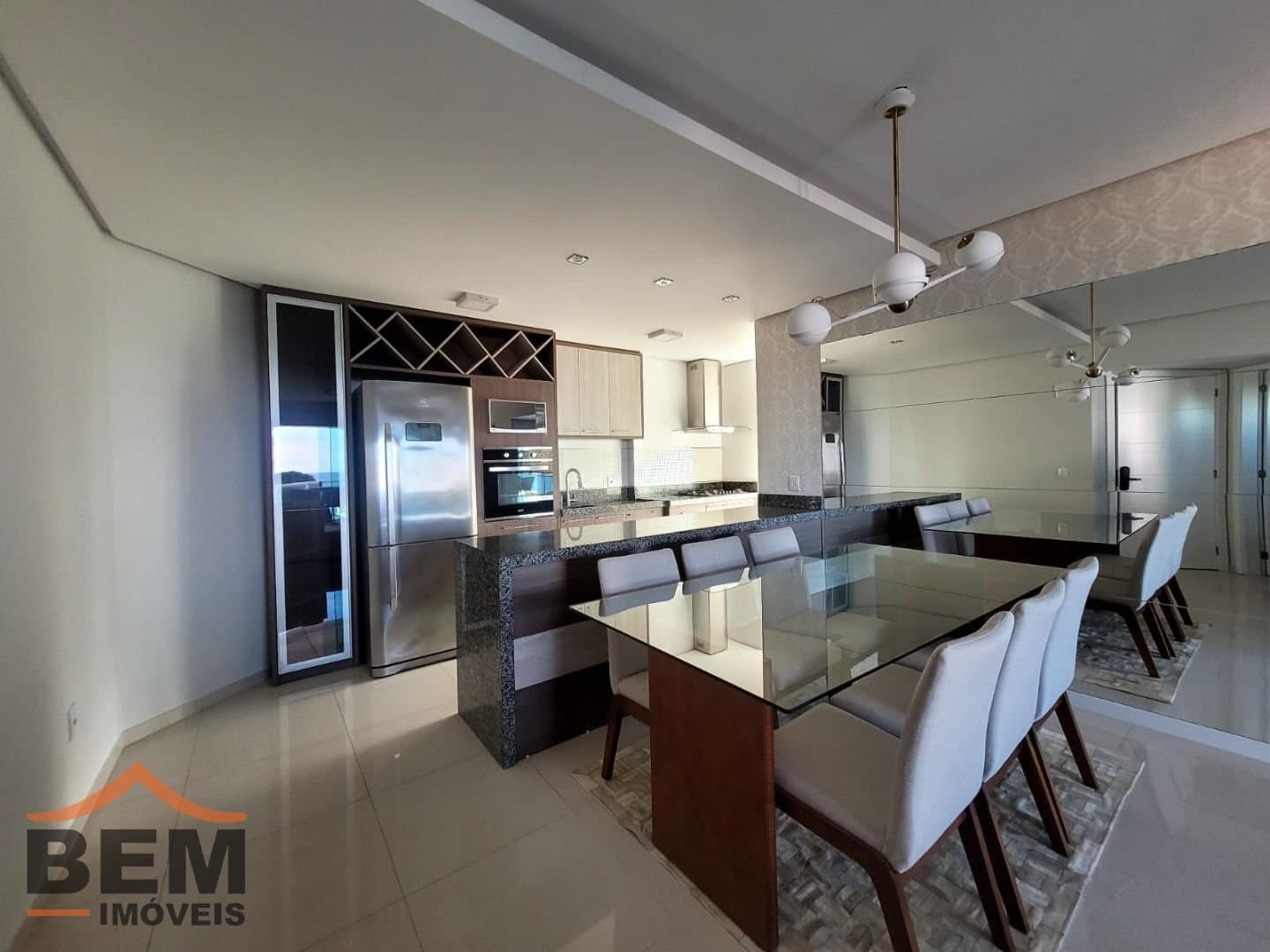 Apartamento para alugar com 3 quartos e 110 m² no bairro Cabeçudas, em Itajaí.