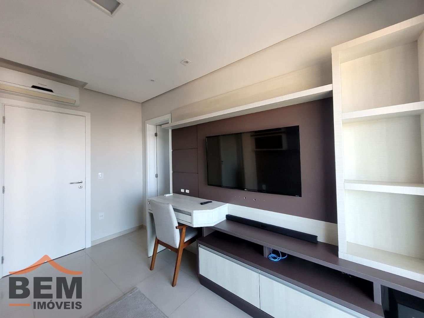 Apartamento para alugar com 3 quartos e 110 m² no bairro Cabeçudas, em Itajaí.