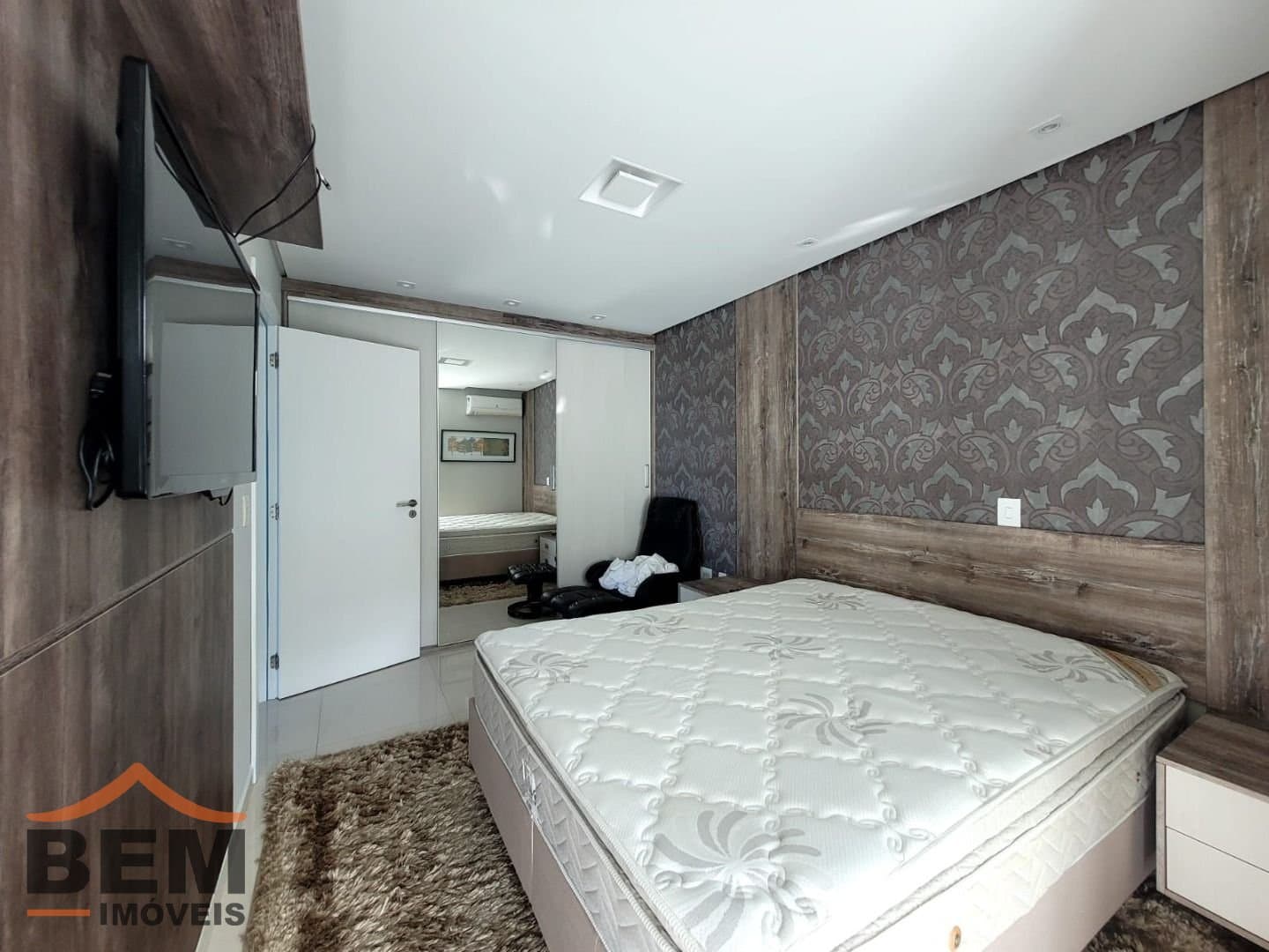Apartamento para alugar com 3 quartos e 110 m² no bairro Cabeçudas, em Itajaí.