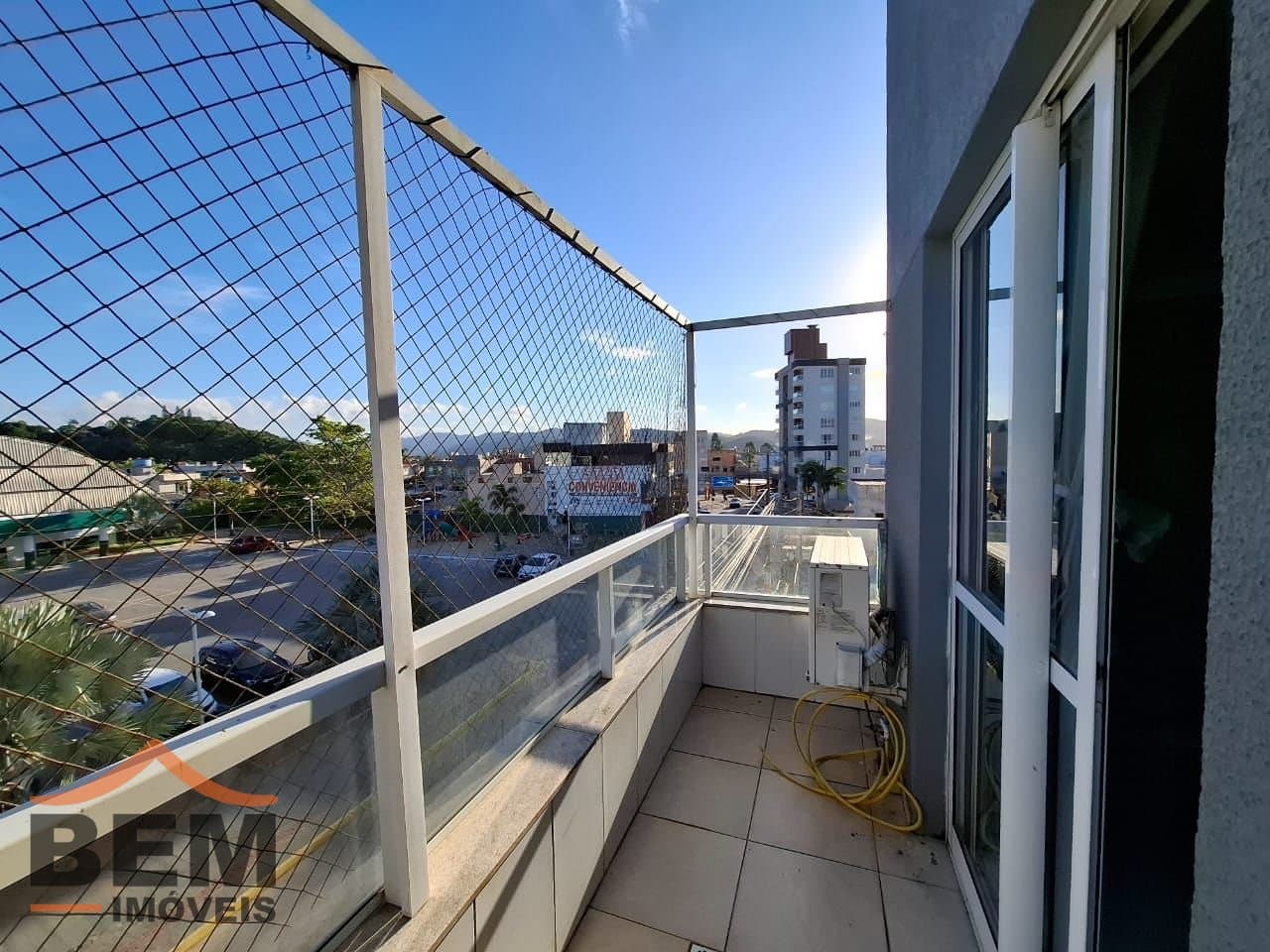 Apartamento para Locação com 3 quartos sendo 1 suíte, 1 vaga no bairro Bairro Areias em Camboriú/SC