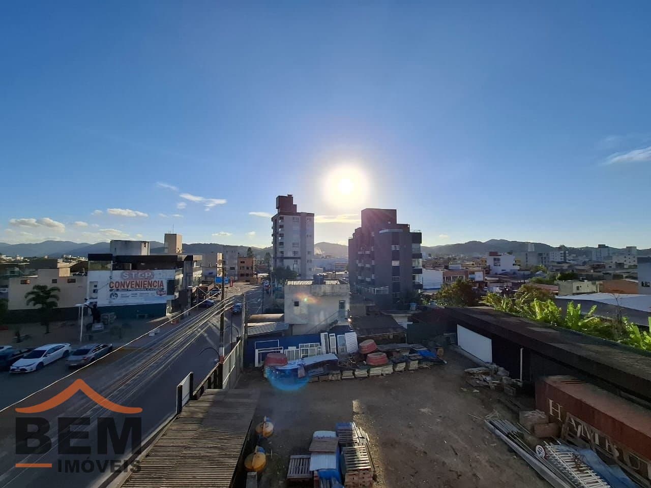 Apartamento para Locação com 3 quartos sendo 1 suíte, 1 vaga no bairro Bairro Areias em Camboriú/SC
