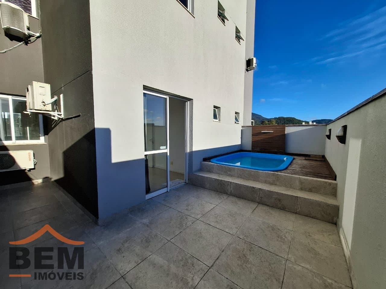 Apartamento para Locação com 3 quartos sendo 1 suíte, 1 vaga no bairro Bairro Areias em Camboriú/SC