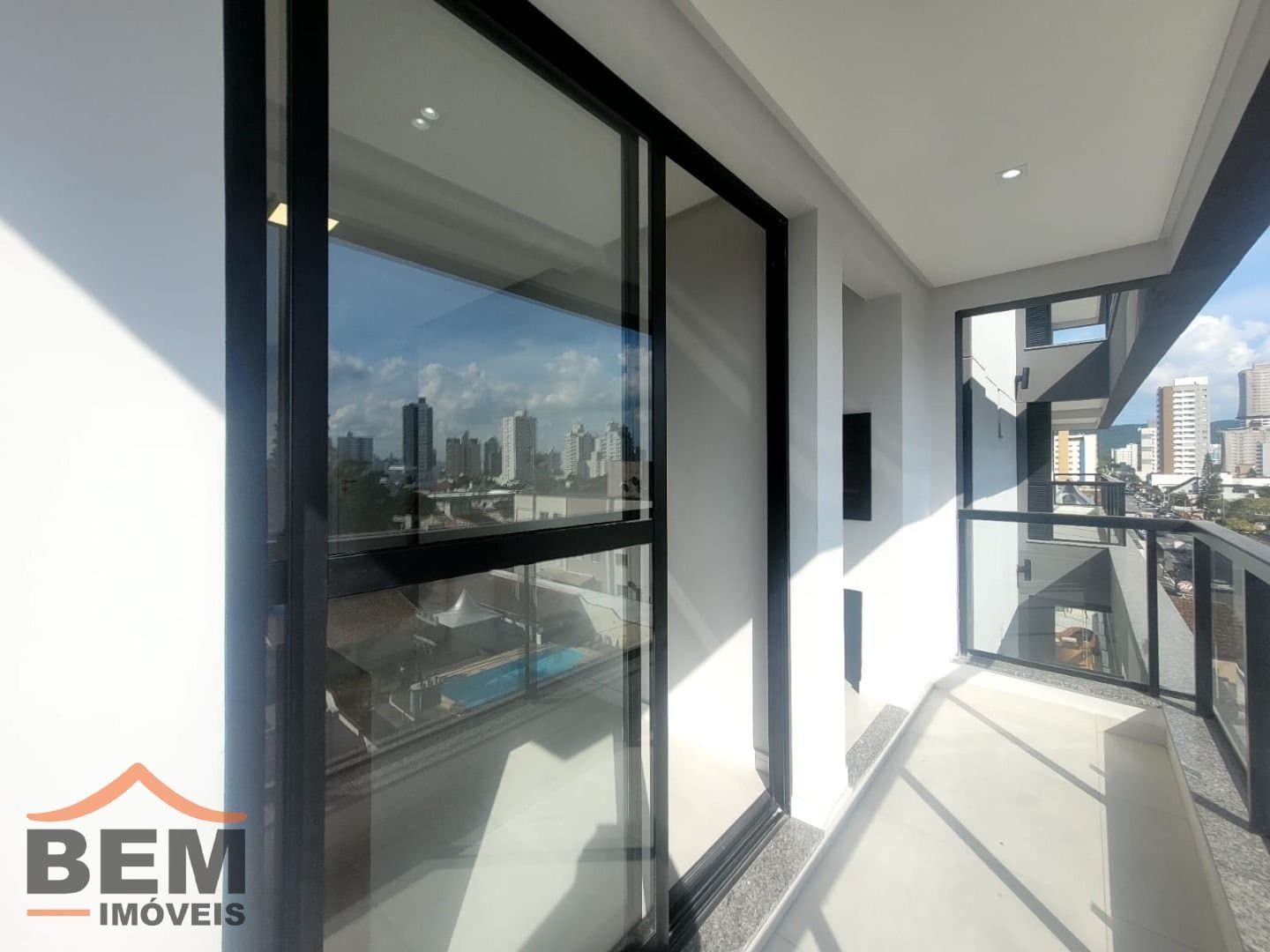 Apartamento para alugar com 2 quartos e 63 m² no bairro Vila Operária, em Itajaí
