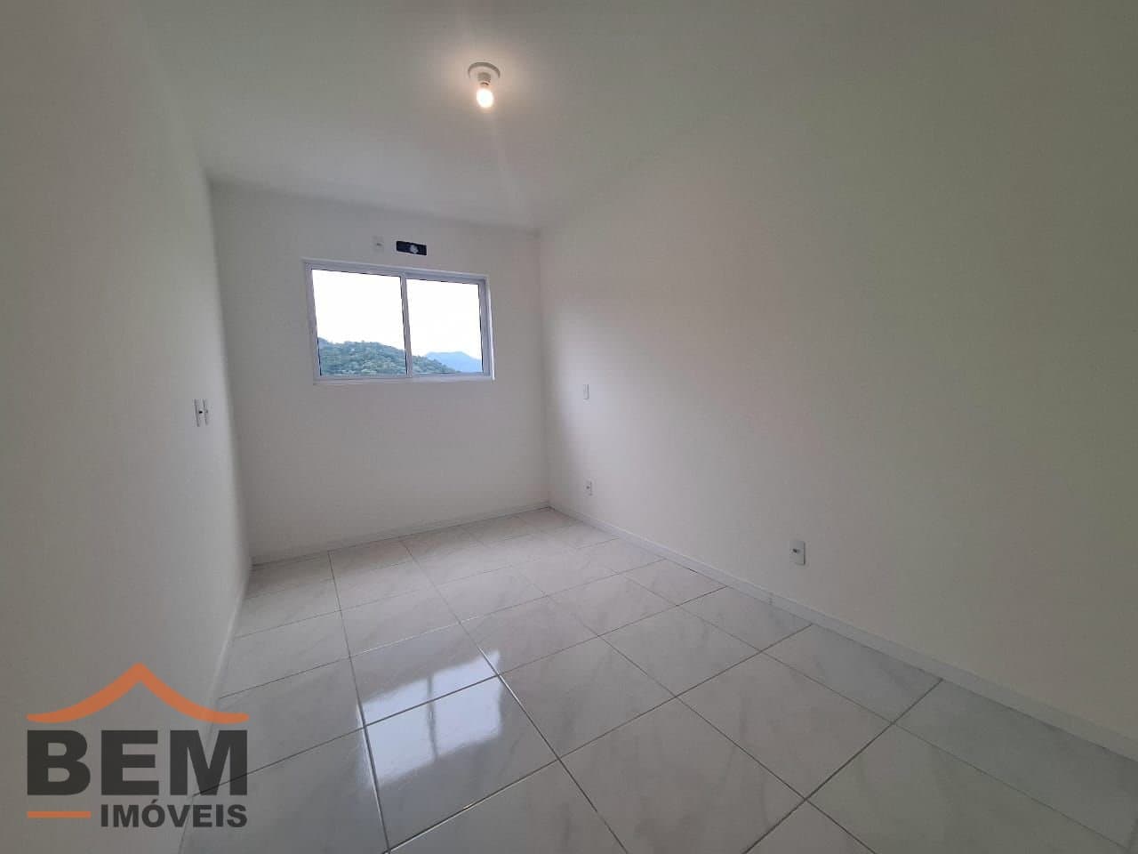 Apartamento para Locação com 2 quartos, 1 vaga no bairro Carvalho em Itajaí/SC