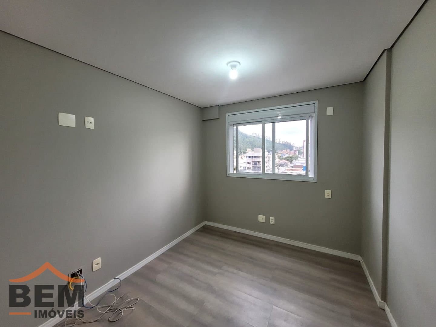 Apartamento para Locação com 3 quartos sendo 1 suíte, 2 vagas no bairro Centro em Itajaí/SC
