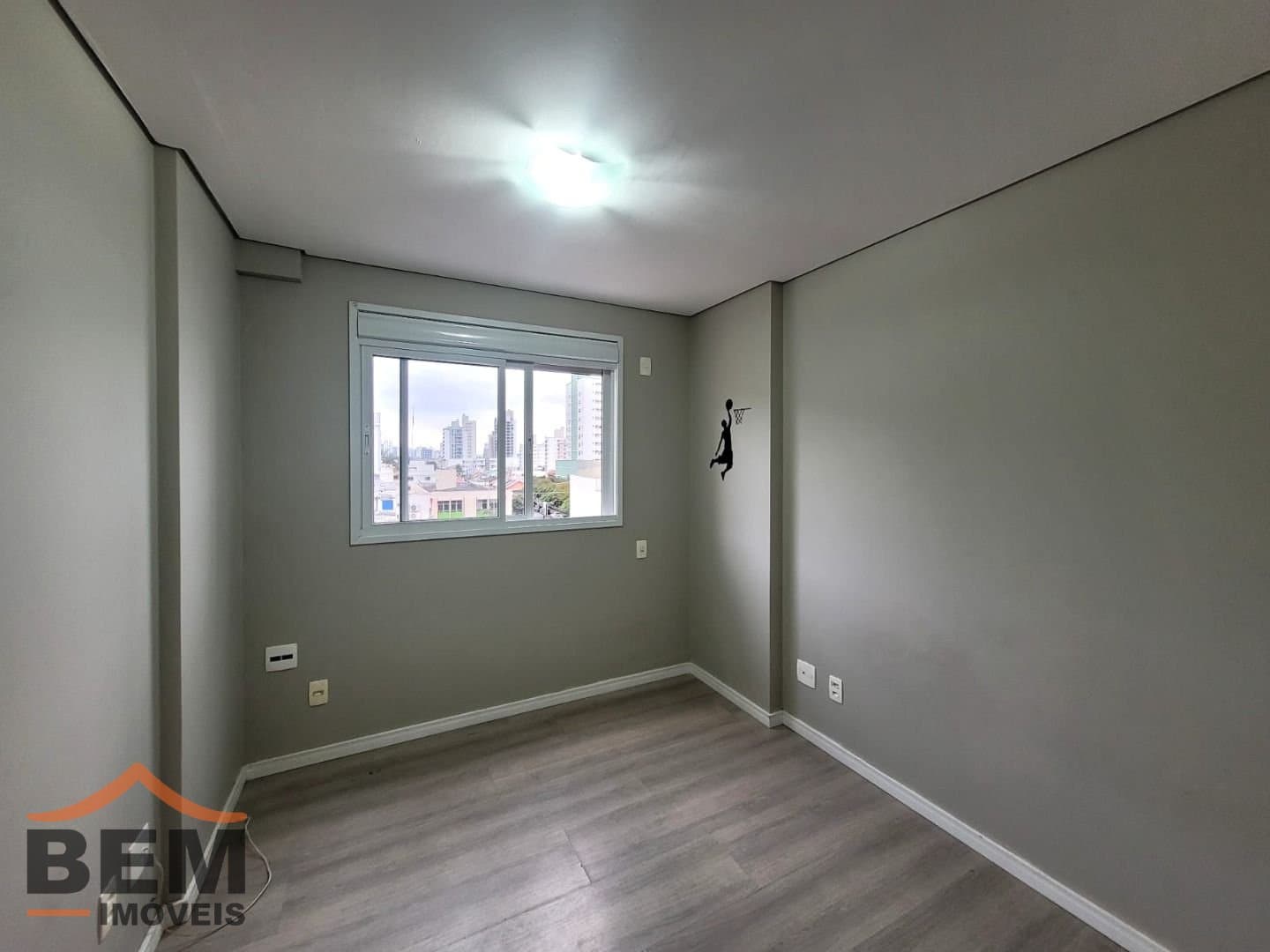 Apartamento para Locação com 3 quartos sendo 1 suíte, 2 vagas no bairro Centro em Itajaí/SC