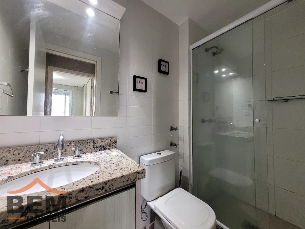 Apartamento para Locação com 3 quartos sendo 1 suíte, 2 vagas no bairro Centro em Itajaí/SC