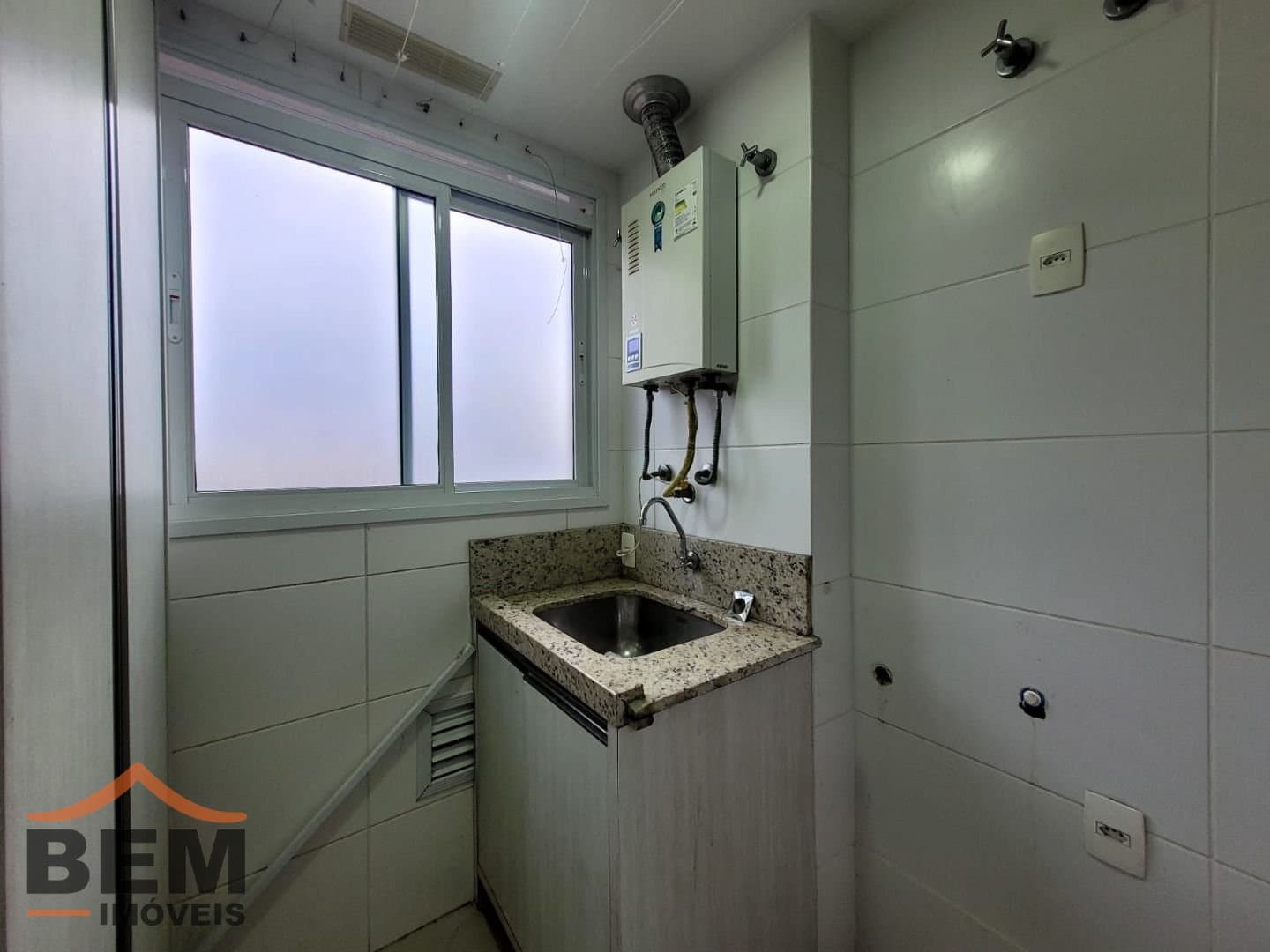 Apartamento para Locação com 3 quartos sendo 1 suíte, 2 vagas no bairro Centro em Itajaí/SC