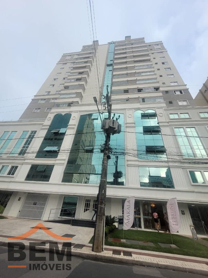 Apartamento à venda com 2 quartos e 60 m² no bairro Centro, em Itajaí.
