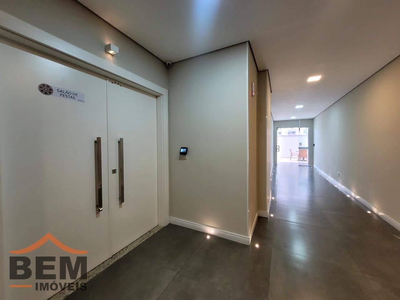 Apartamento à venda com 2 quartos e 60 m² no bairro Centro, em Itajaí.