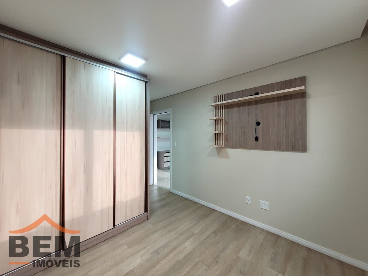 Apartamento à venda com 2 quartos e 60 m² no bairro Centro, em Itajaí.
