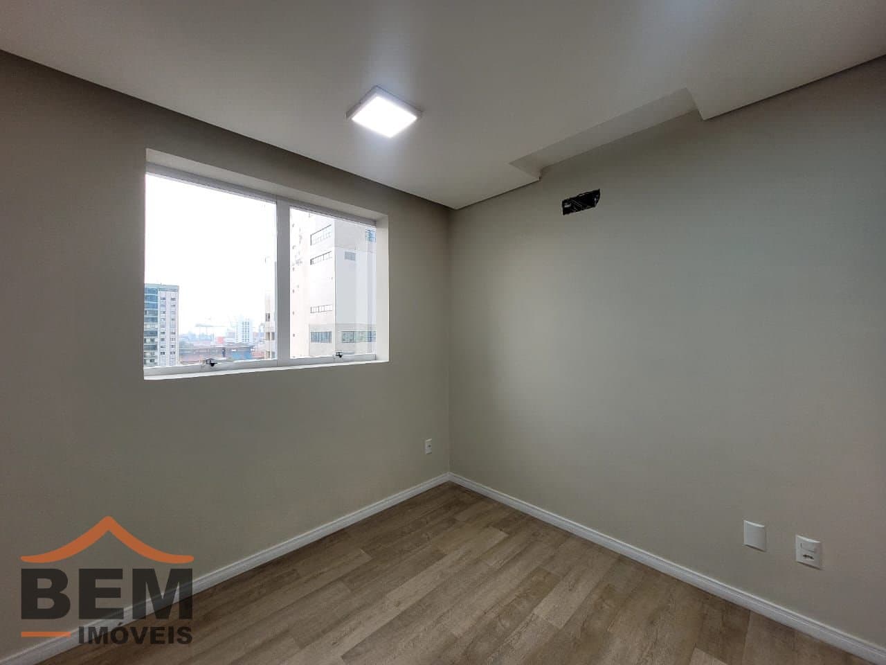 Apartamento à venda com 2 quartos e 60 m² no bairro Centro, em Itajaí.