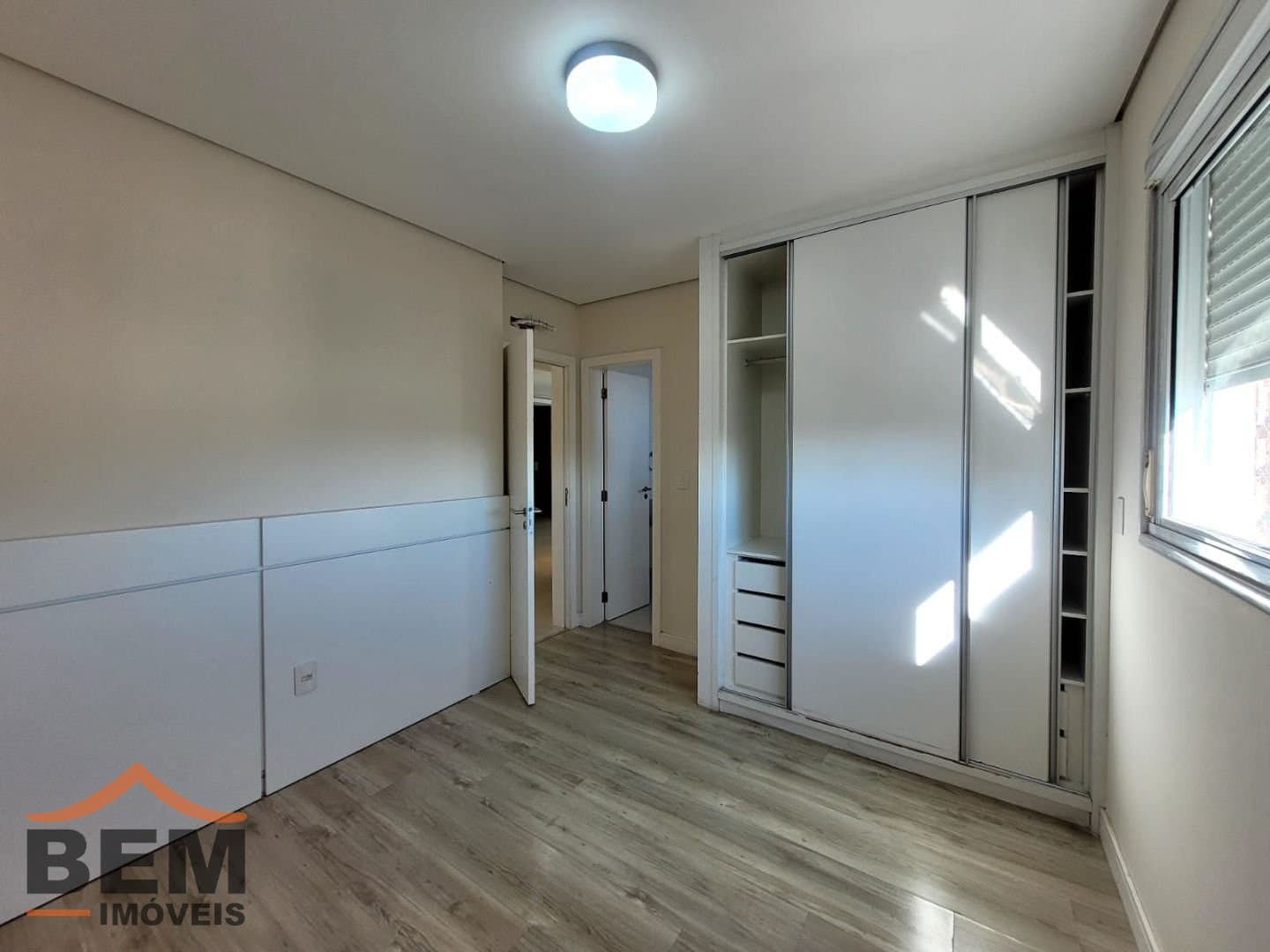 Apartamento para Locação com 3 quartos sendo 3 suítes, 2 vagas no bairro Fazenda em Itajaí/SC