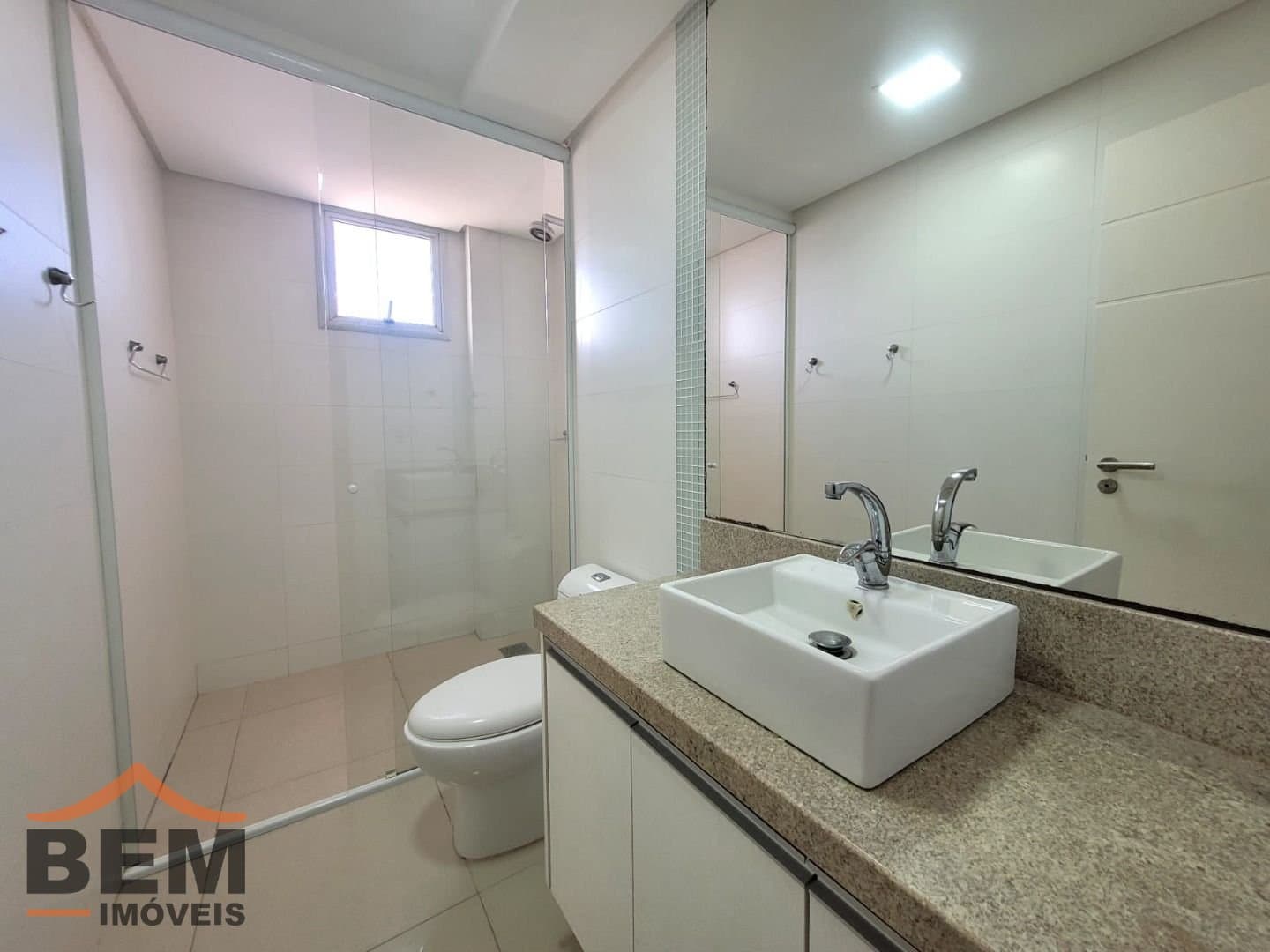 Apartamento para Locação com 3 quartos sendo 3 suítes, 2 vagas no bairro Fazenda em Itajaí/SC