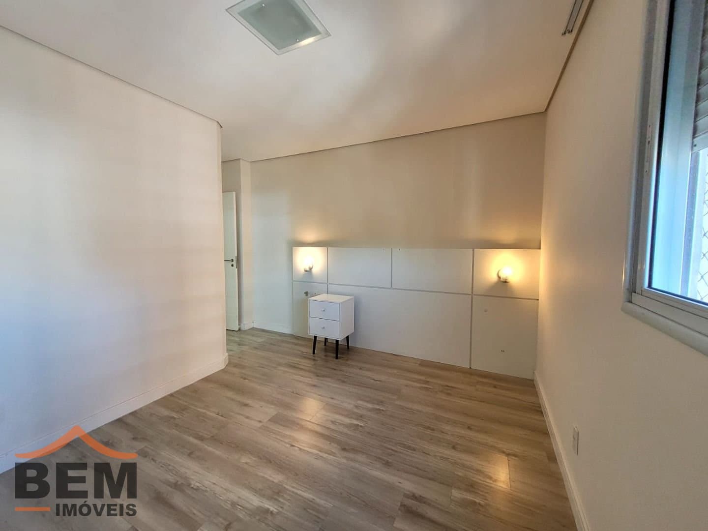 Apartamento para Locação com 3 quartos sendo 3 suítes, 2 vagas no bairro Fazenda em Itajaí/SC