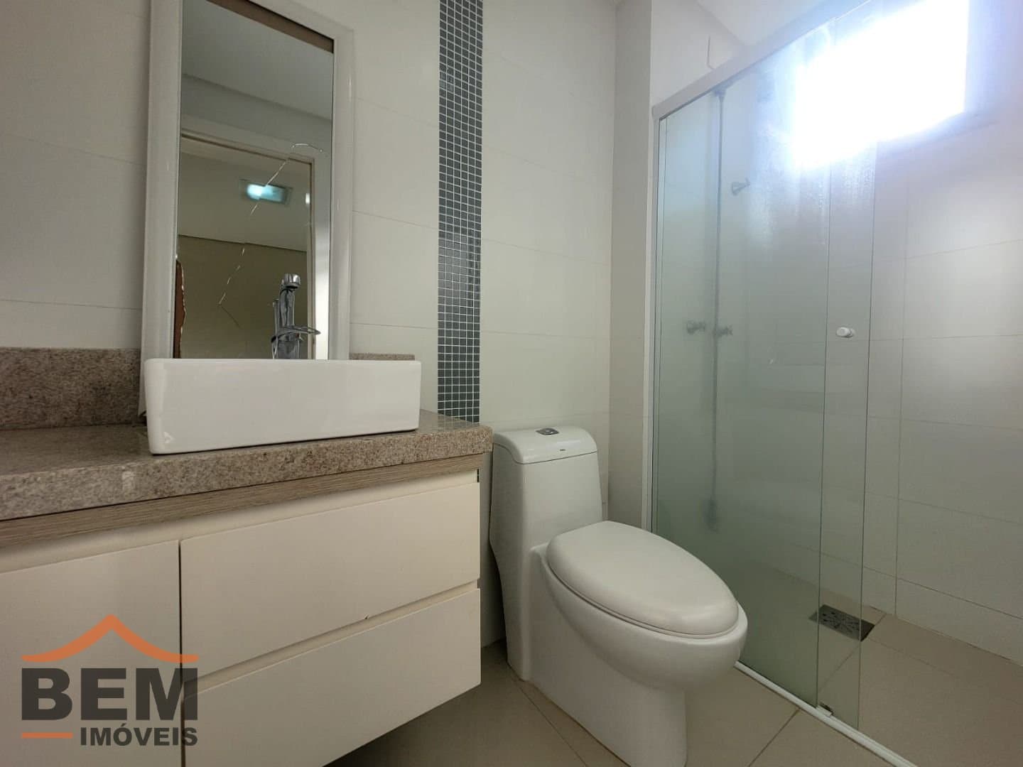 Apartamento para Locação com 3 quartos sendo 3 suítes, 2 vagas no bairro Fazenda em Itajaí/SC