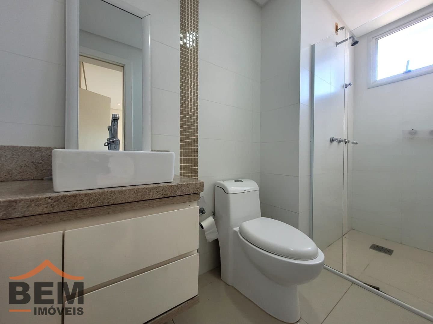Apartamento para Locação com 3 quartos sendo 3 suítes, 2 vagas no bairro Fazenda em Itajaí/SC