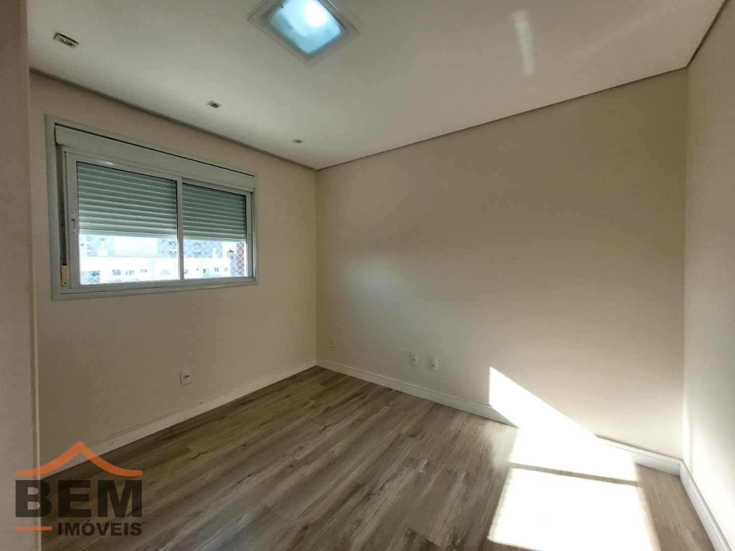 Apartamento para Locação com 3 quartos sendo 3 suítes, 2 vagas no bairro Fazenda em Itajaí/SC