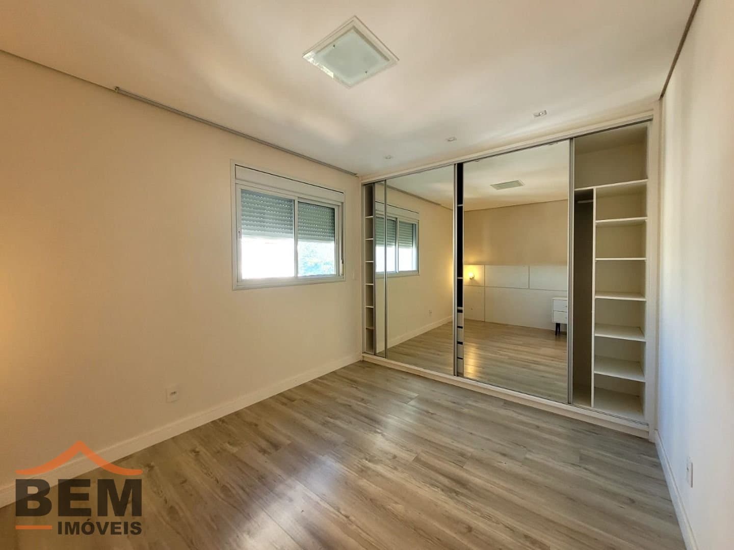 Apartamento para Locação com 3 quartos sendo 3 suítes, 2 vagas no bairro Fazenda em Itajaí/SC