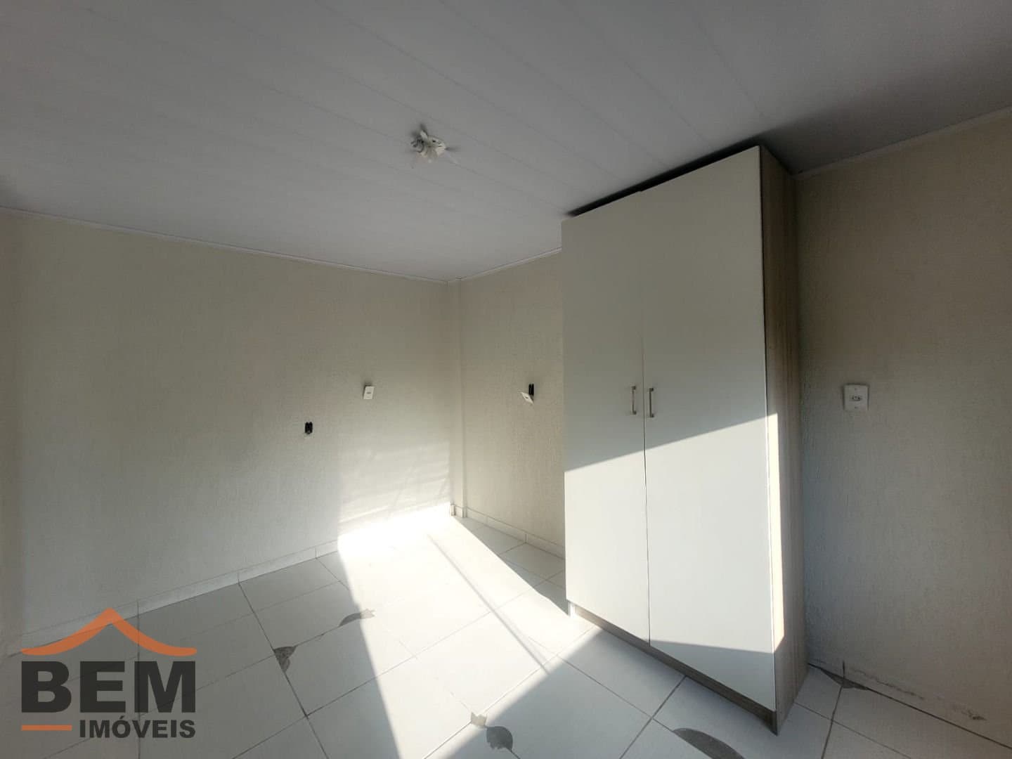 Casa para alugar com 1 quarto e 50 m² no bairro Quilômetro Doze, em Itajaí.