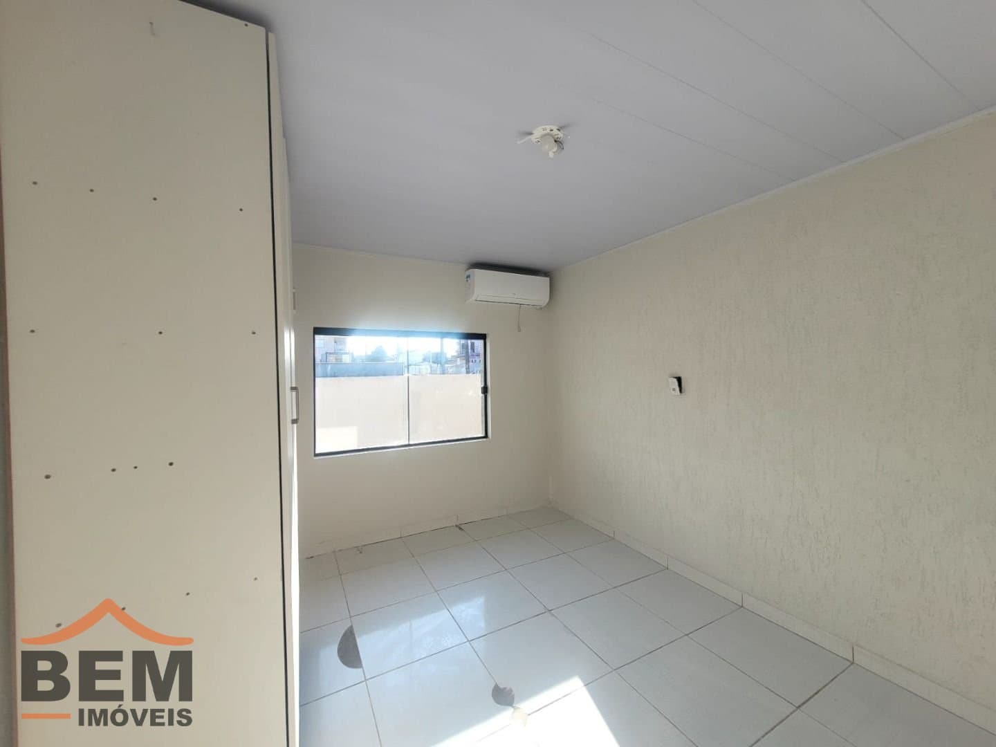 Casa para alugar com 1 quarto e 50 m² no bairro Quilômetro Doze, em Itajaí.