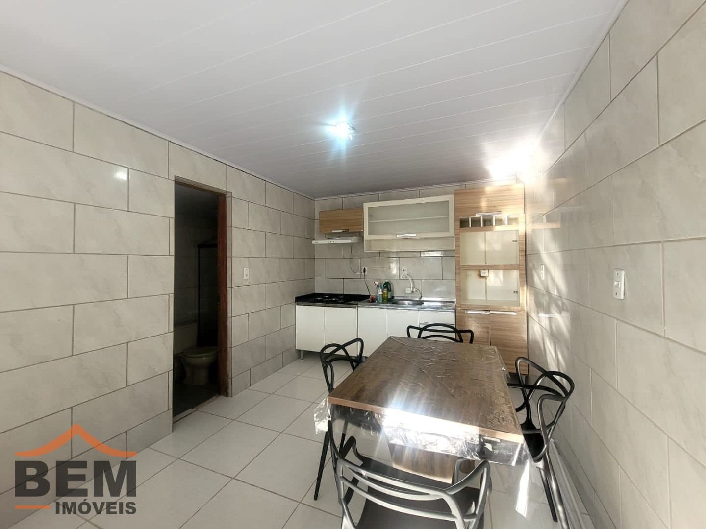 Casa para alugar com 1 quarto e 50 m² no bairro Quilômetro Doze, em Itajaí.