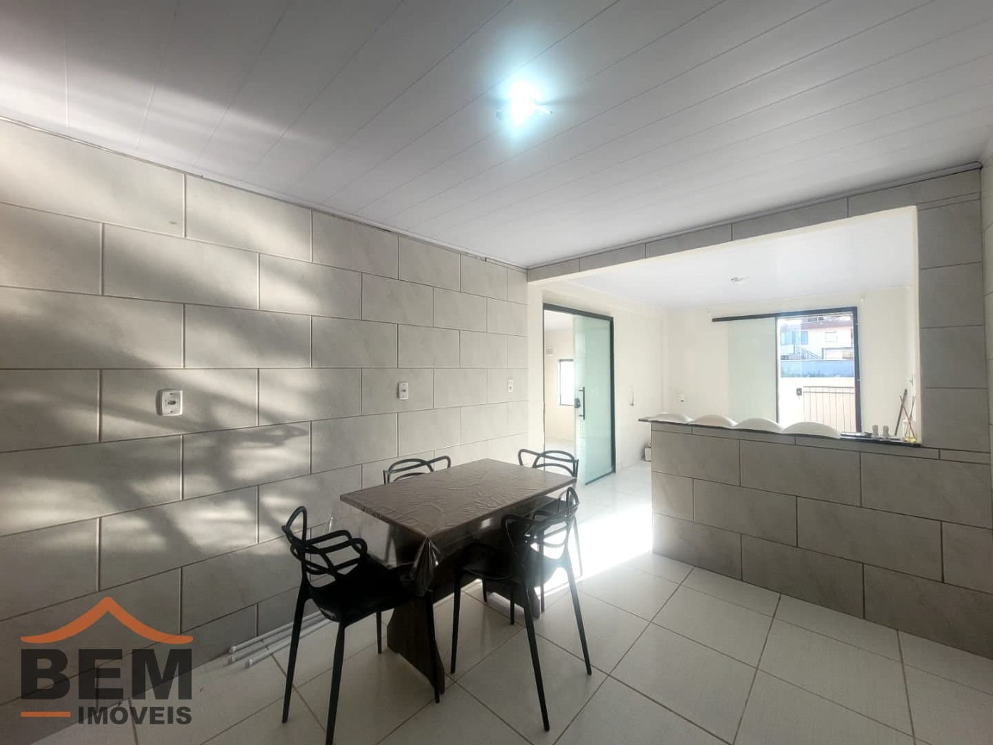 Casa para alugar com 1 quarto e 50 m² no bairro Quilômetro Doze, em Itajaí.
