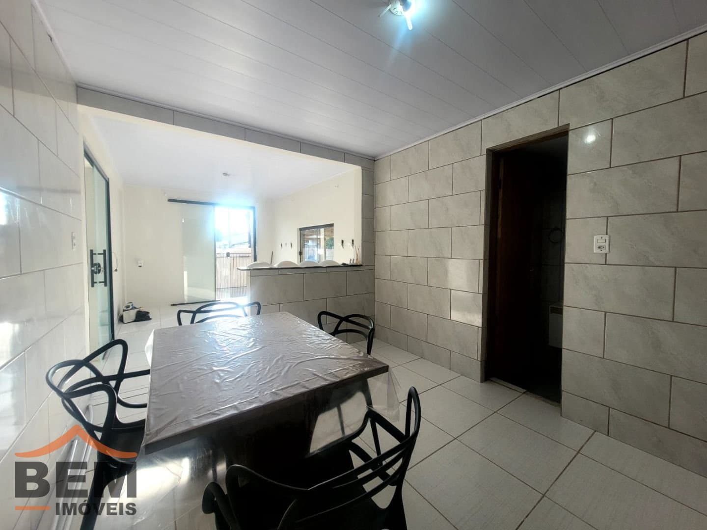 Casa para alugar com 1 quarto e 50 m² no bairro Quilômetro Doze, em Itajaí.