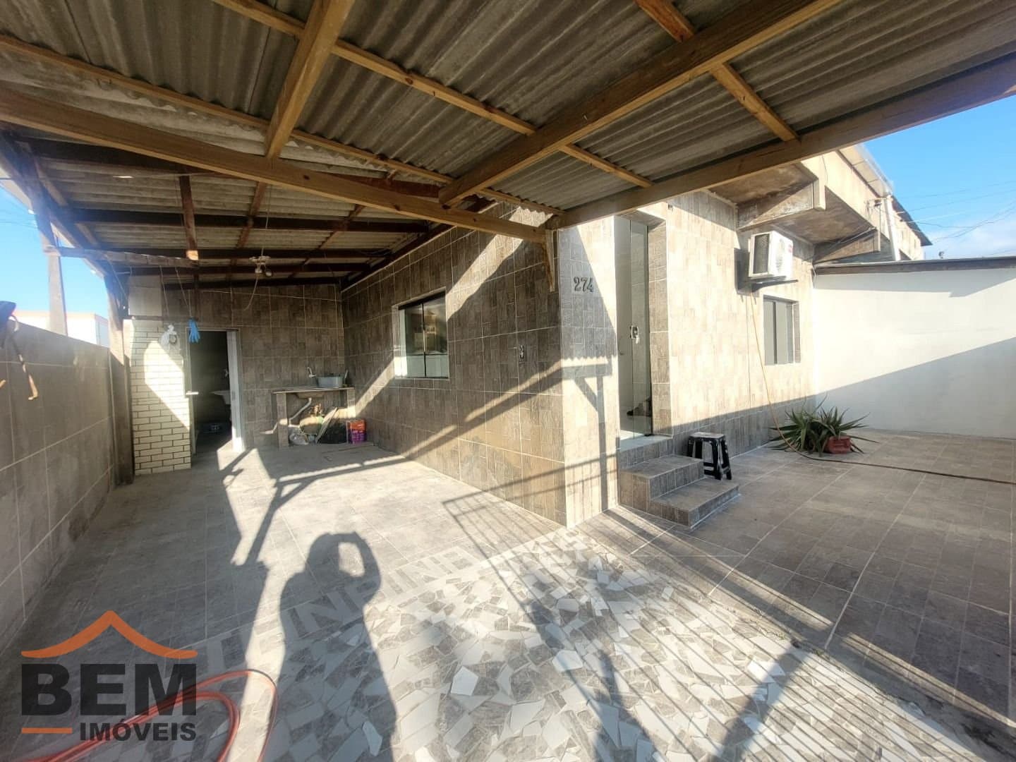 Casa para alugar com 1 quarto e 50 m² no bairro Quilômetro Doze, em Itajaí.