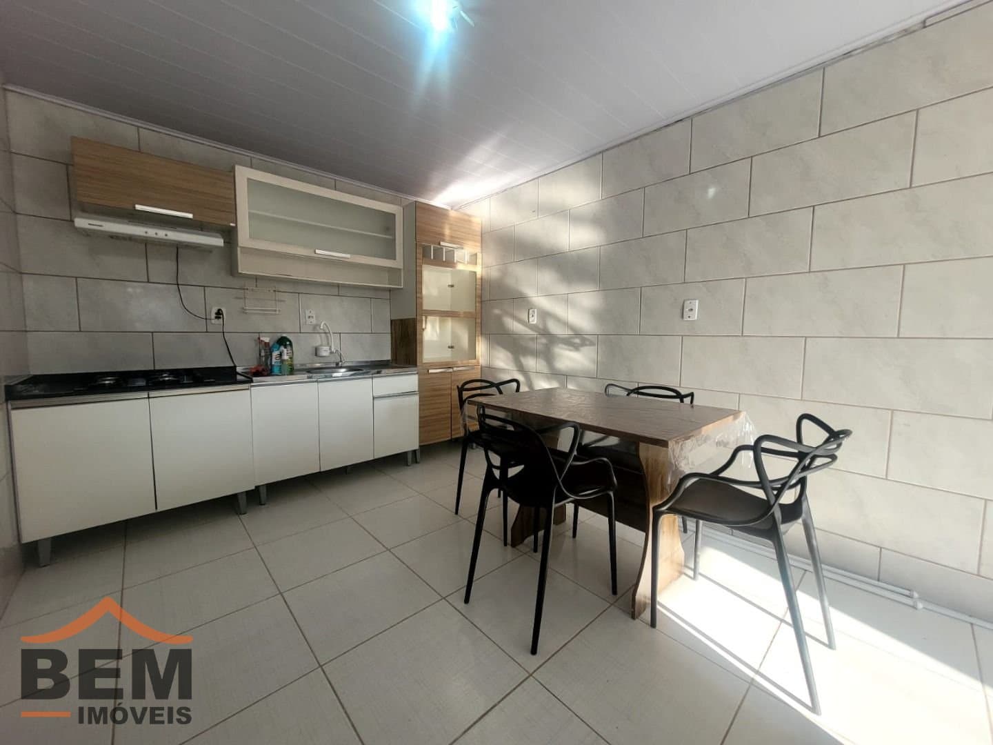 Casa para alugar com 1 quarto e 50 m² no bairro Quilômetro Doze, em Itajaí.