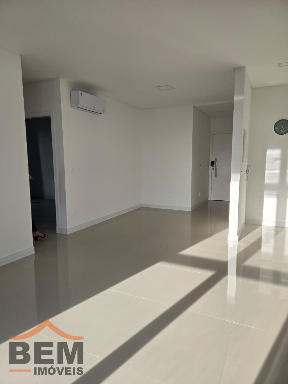 Apartamento para Locação com 2 quartos sendo 2 suítes, 1 vaga no bairro Centro em Camboriú/SC: 05- COZINHA