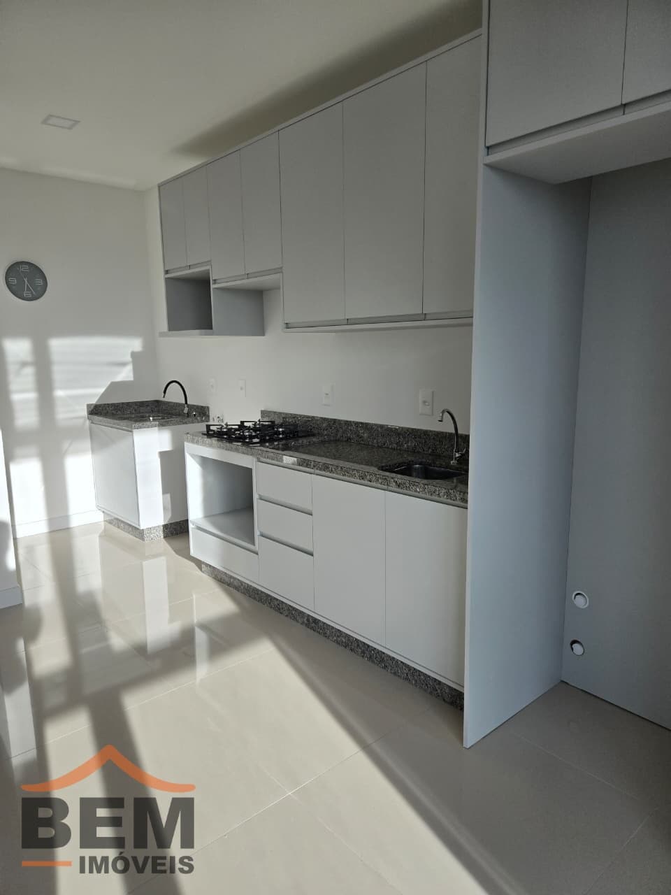 Apartamento para Locação com 2 quartos sendo 2 suítes, 1 vaga no bairro Centro em Camboriú/SC: 06- COZINHA