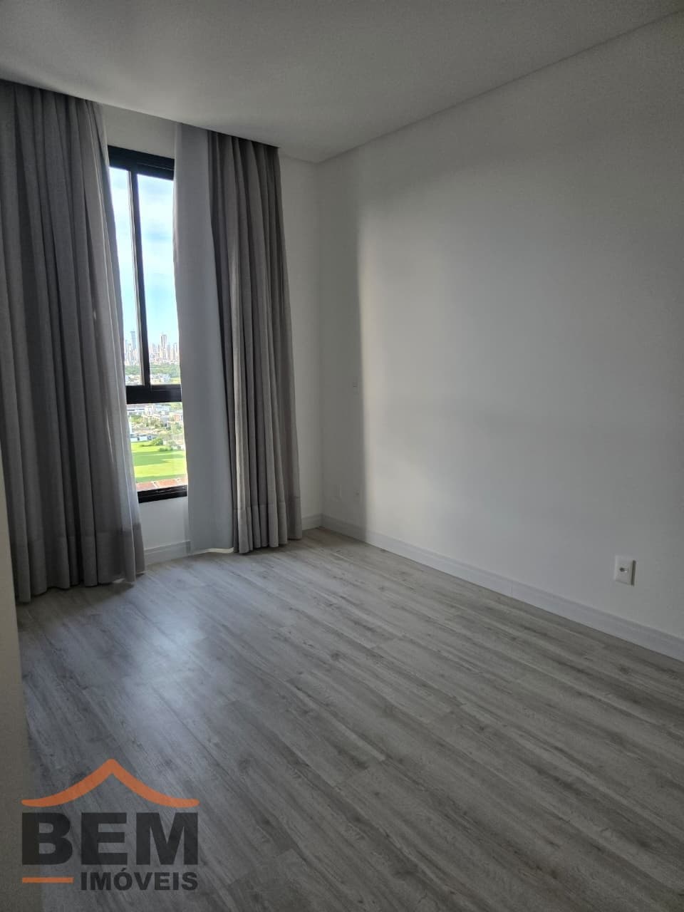 Apartamento para Locação com 2 quartos sendo 2 suítes, 1 vaga no bairro Centro em Camboriú/SC: 08- DORMITÓRIO SUÍTR 01