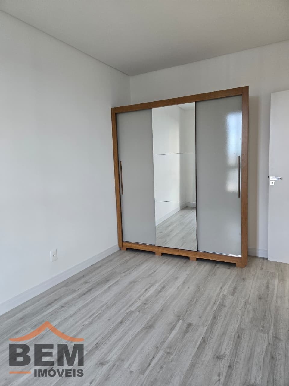 Apartamento para Locação com 2 quartos sendo 2 suítes, 1 vaga no bairro Centro em Camboriú/SC: 09- DORMITÓRIO SUÍTE 01