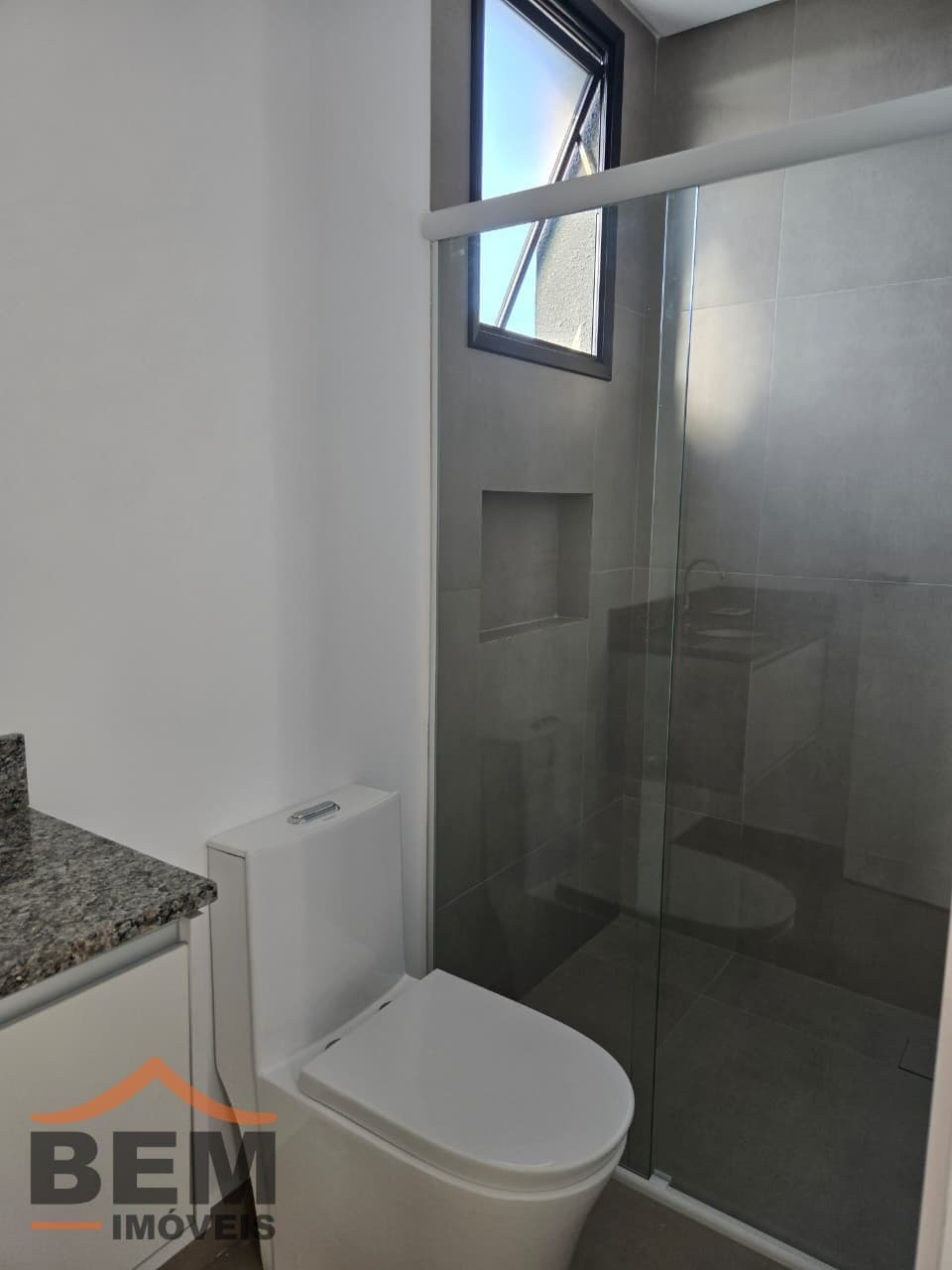 Apartamento para Locação com 2 quartos sendo 2 suítes, 1 vaga no bairro Centro em Camboriú/SC: 14- BANHEIRO SUÍTE 02
